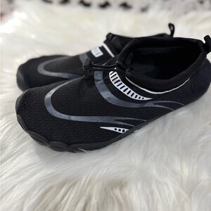 Mishansha Black and White Unisex Water Shoes,Size Men 8.5 or fits Women 10.5 NWT